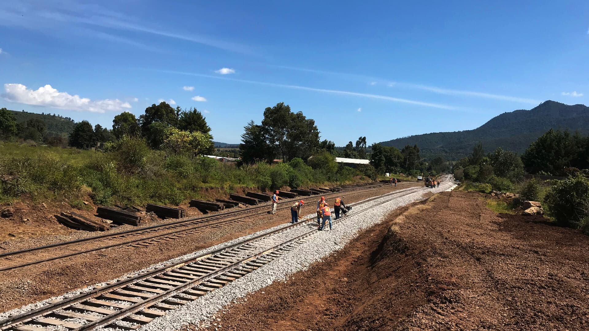 Construcción de vías férreas en México Xquadra